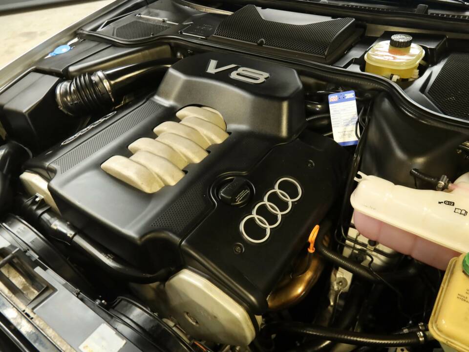 Immagine 36/50 di Audi A8 4.2 quattro (1995)