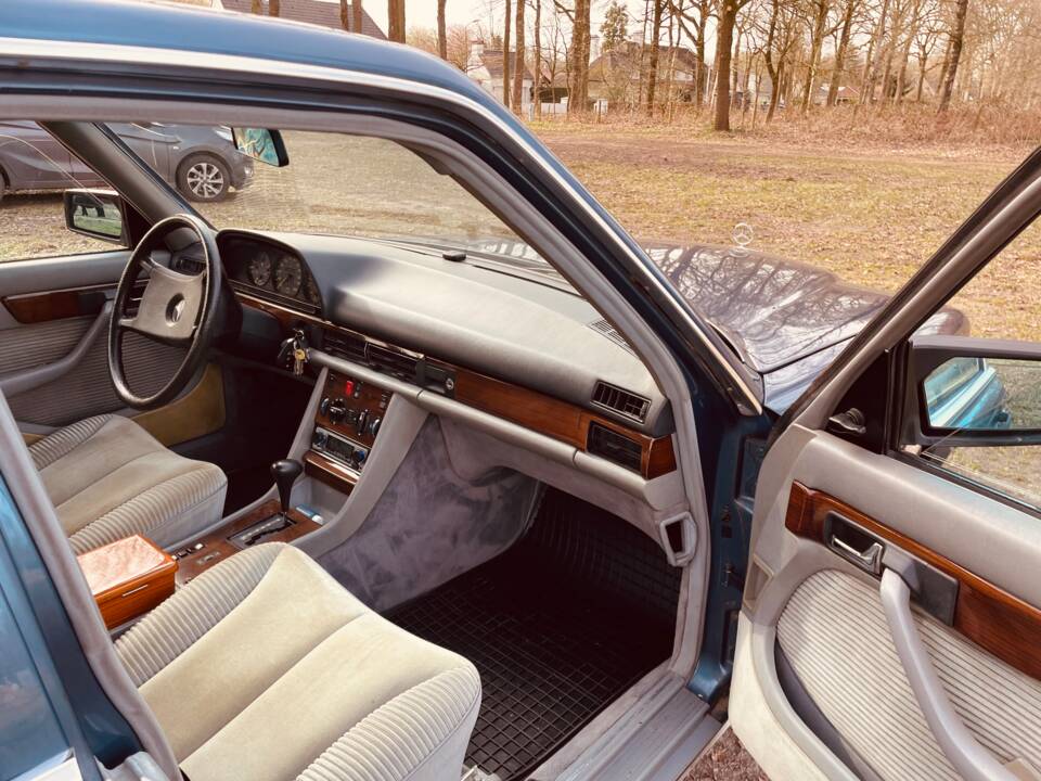 Image 13/14 of Mercedes-Benz 500 SE (1983)