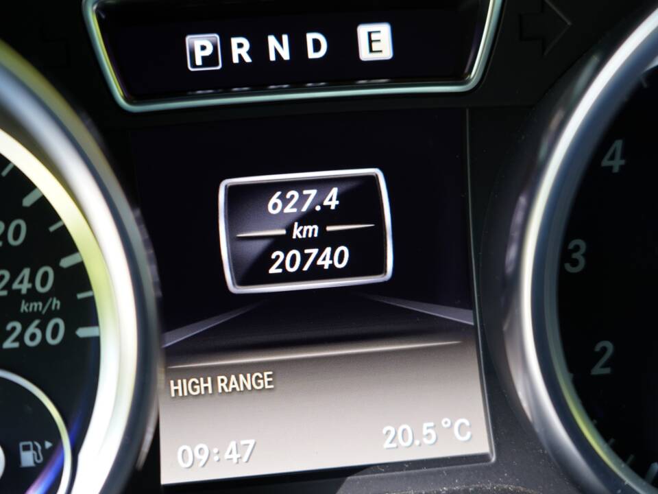Image 2/21 of Mercedes-Benz G 500 (SWB) (2013)