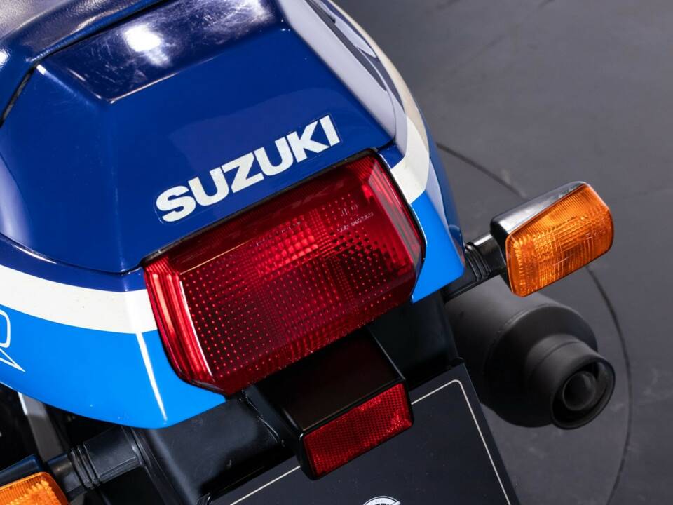 Bild 25/50 von Suzuki DUMMY (1988)