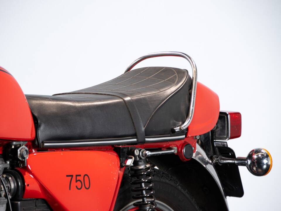 Image 32/50 of Yamaha XS 750 (1979)
