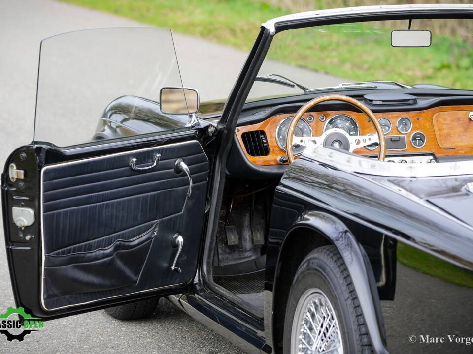 Image 4/37 of Triumph TR 4 (1965)