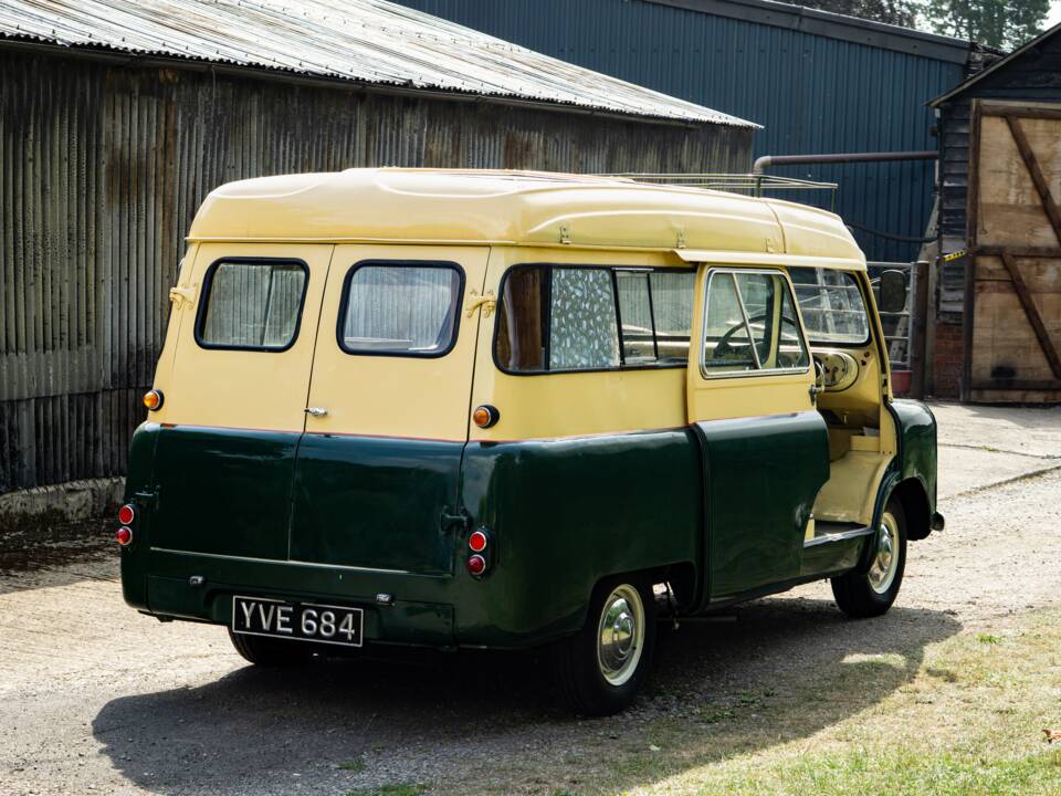 Image 29/50 of Bedford CA Dormobile (1961)