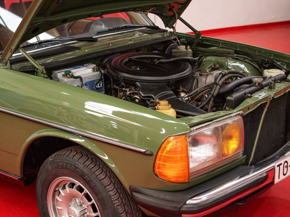 Bild 51/54 von Mercedes-Benz 250 T (1979)