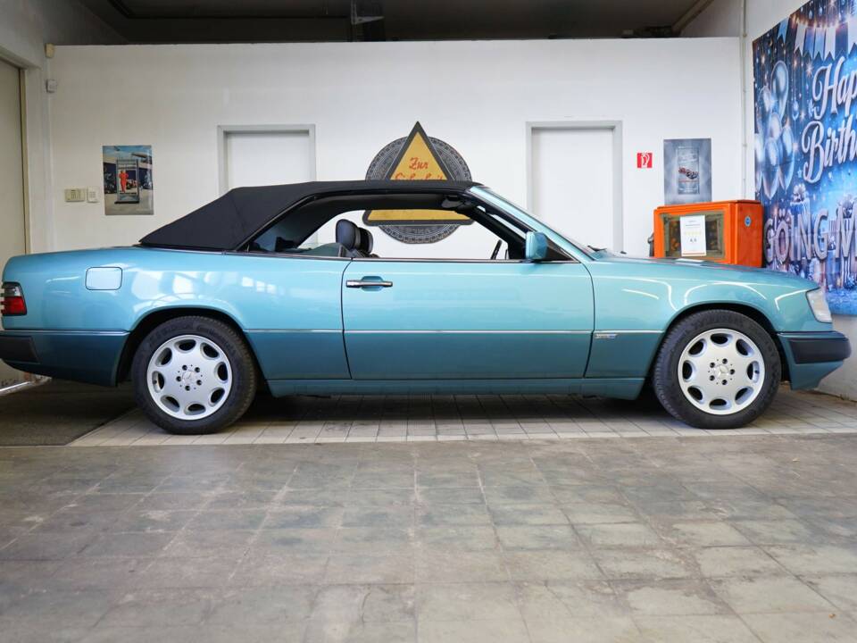 Afbeelding 48/50 van Mercedes-Benz 300 CE-24 (1993)