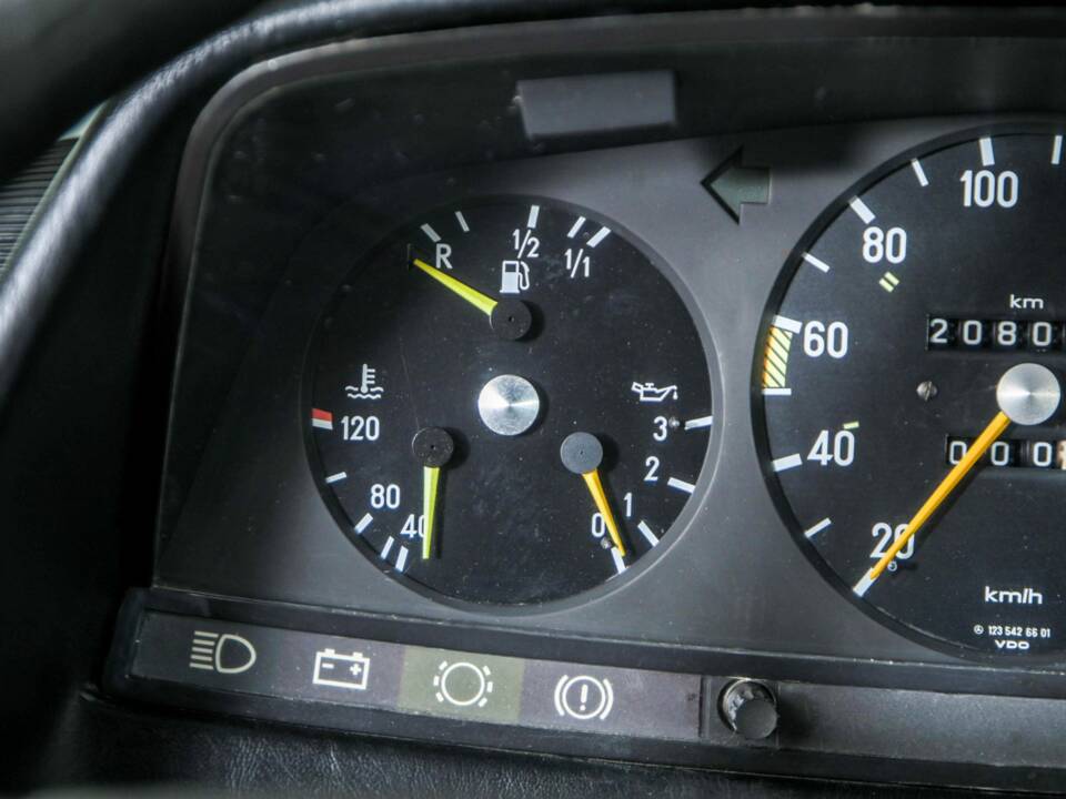 Bild 16/50 von Mercedes-Benz 300 TD Turbodiesel (1981)