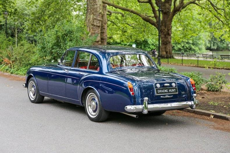 Image 23/44 of Bentley S 3 Continental Flying Spur (1964)