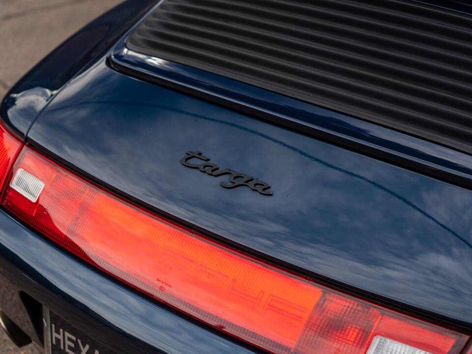 Image 6/68 of Porsche 911 Carrera (1997)