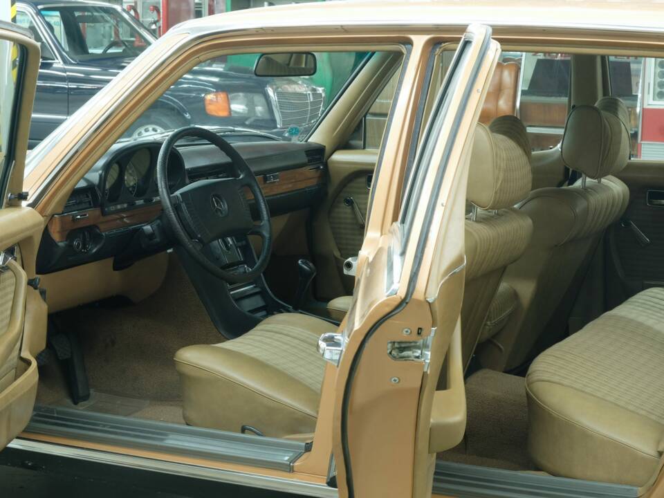 Image 18/50 de Mercedes-Benz 350 SE (1973)