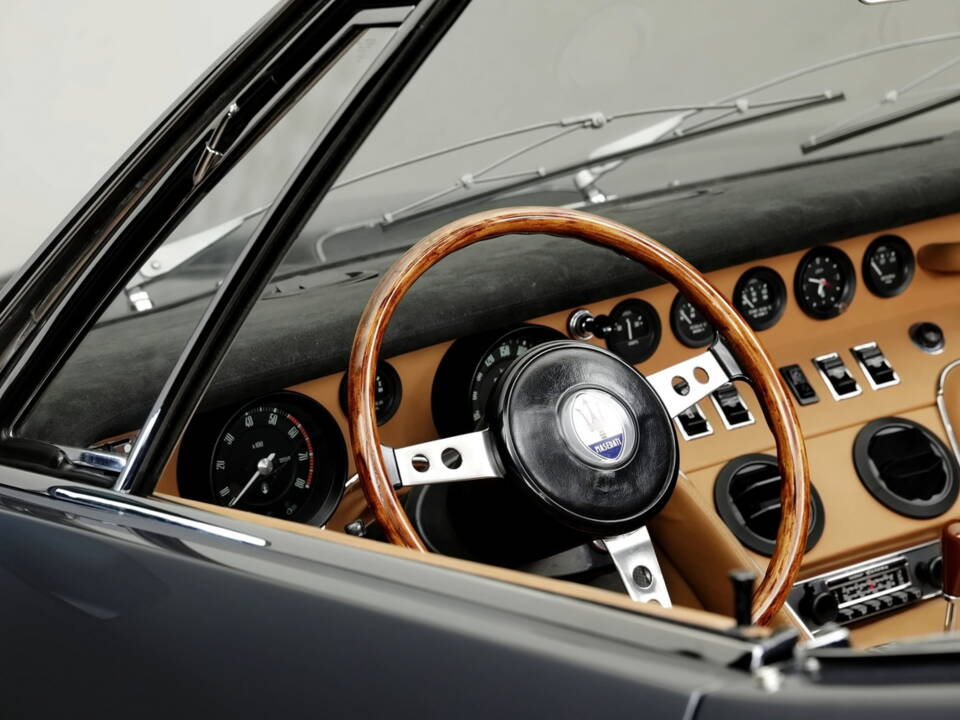 Image 16/23 of Maserati Ghibli Spyder (1970)