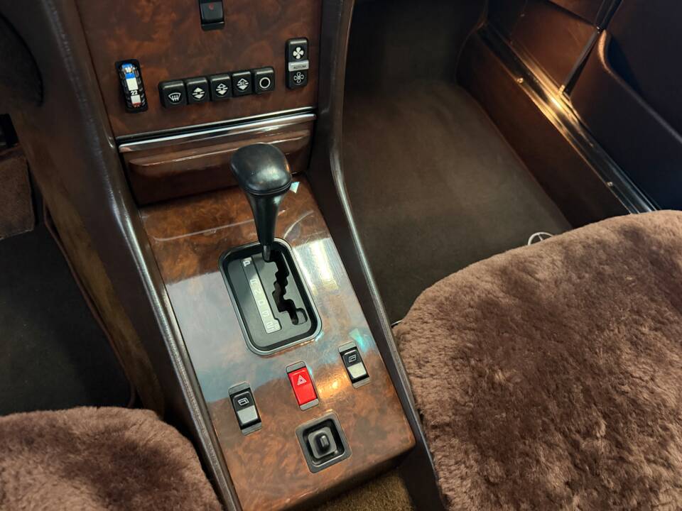 Image 16/18 of Mercedes-Benz 560 SL (1986)