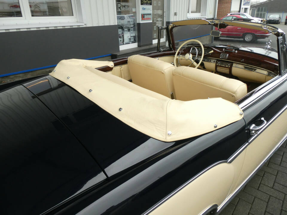 Image 15/27 of Mercedes-Benz 220 S Cabriolet (1957)