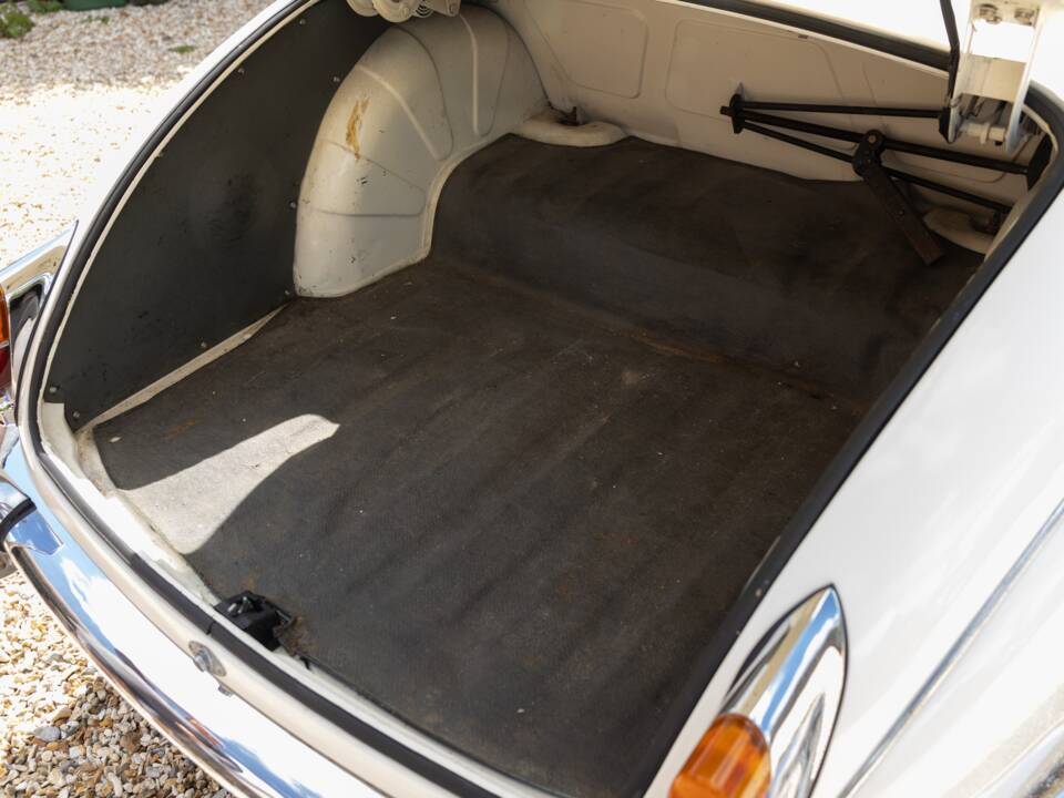 Image 13/50 of Jaguar Mk II 2.4 (1967)