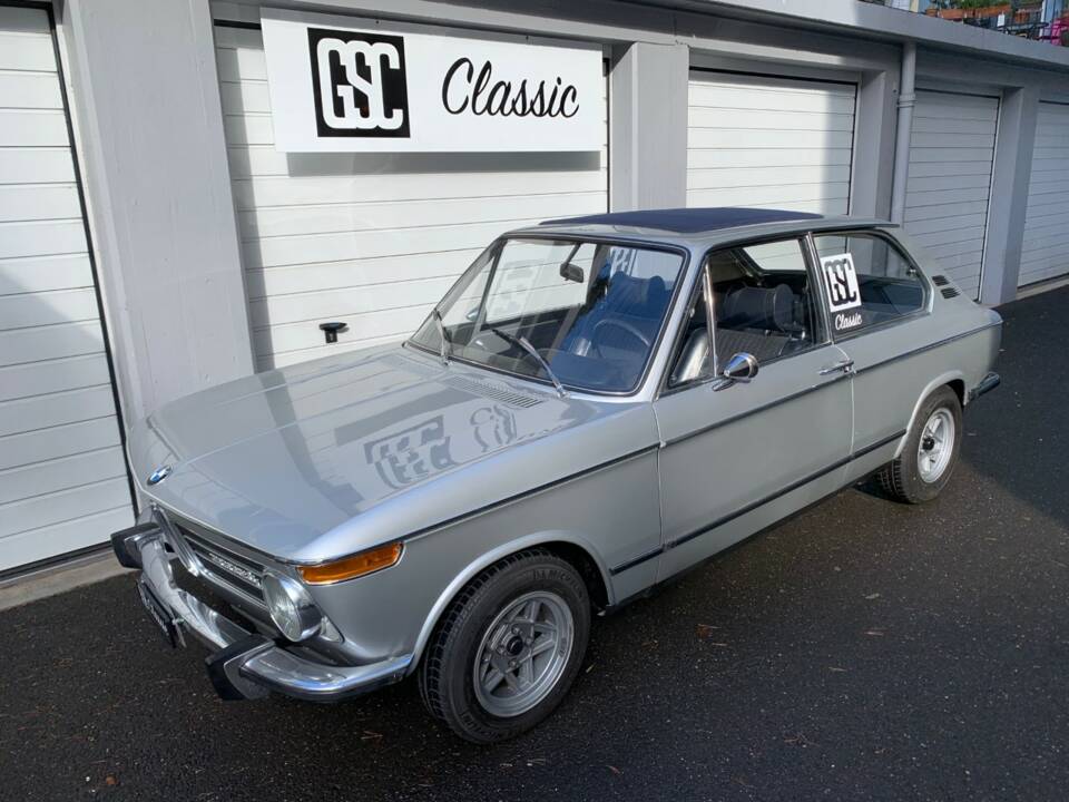 Image 2/26 of BMW Touring 2000 tii (1972)