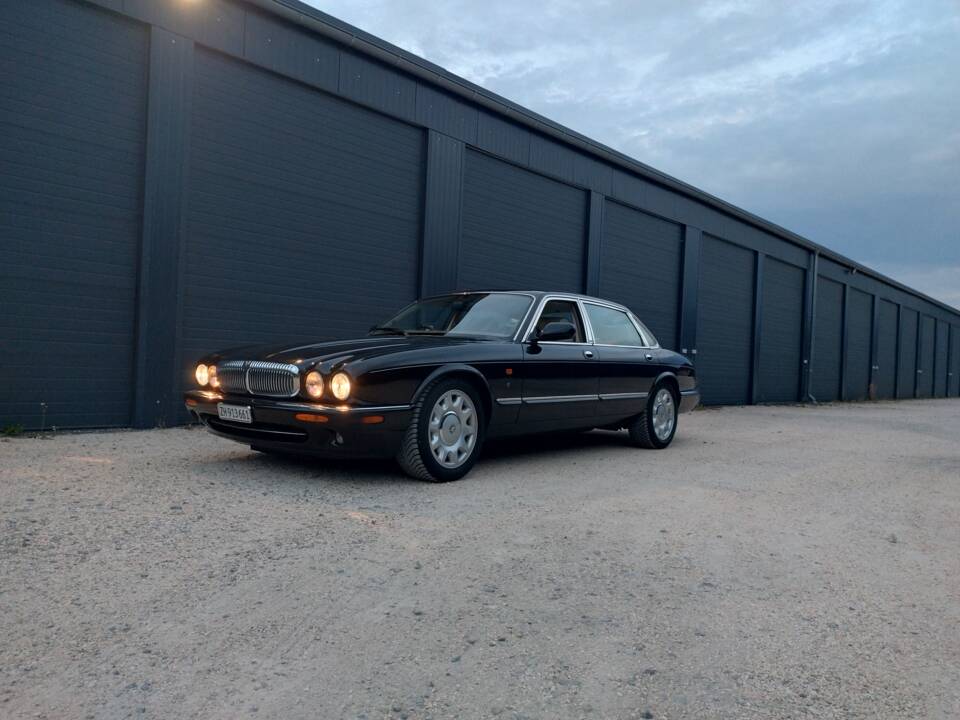 Bild 4/39 von Daimler Super V8 (1998)