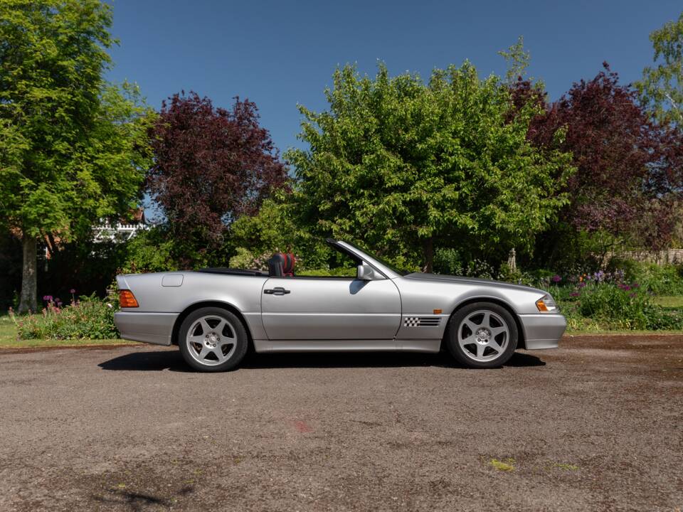 Image 15/50 of Mercedes-Benz SL 320 &quot;Mille Miglia&quot; (1995)