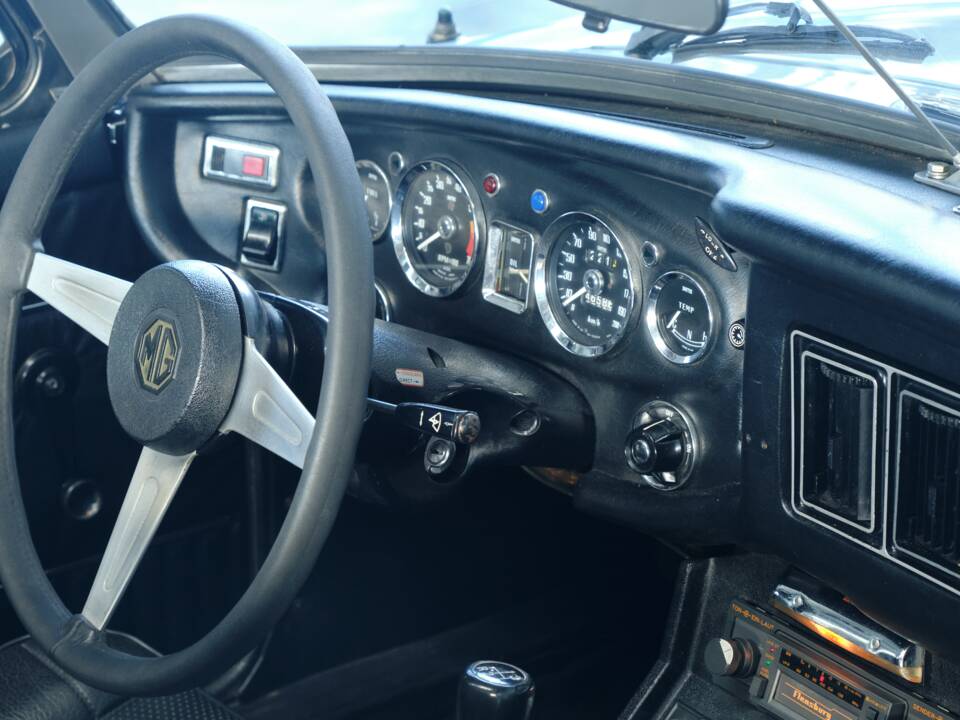 Image 42/50 of MG MGB (1976)