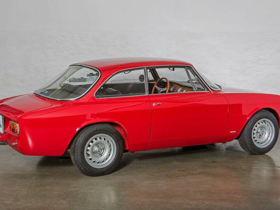 Immagine 9/31 di Alfa Romeo Giulia GTA 1300 Junior (1968)
