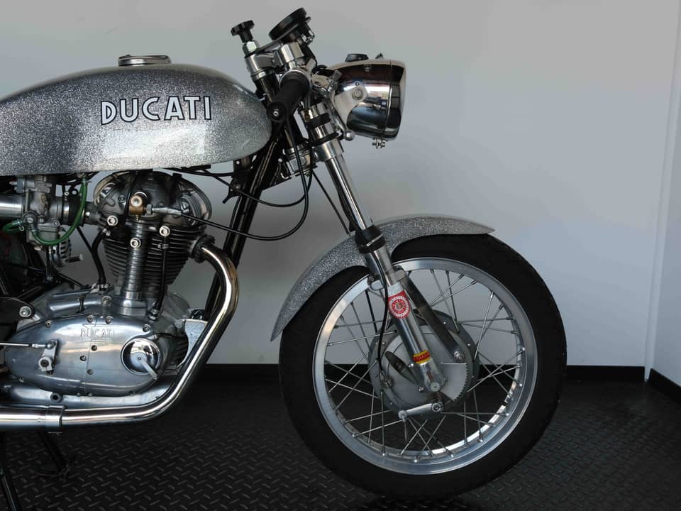 Image 63/64 of Ducati 350 Desmo (1971)