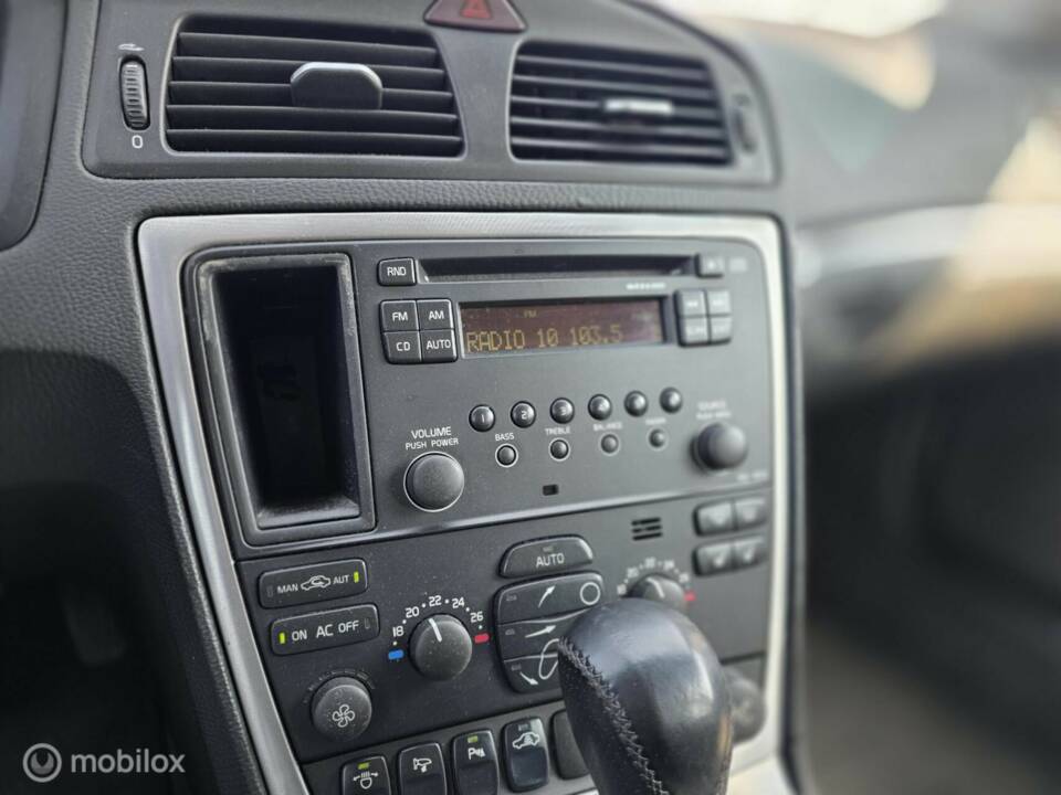 Image 23/29 de Volvo V 70 2.4 (2007)