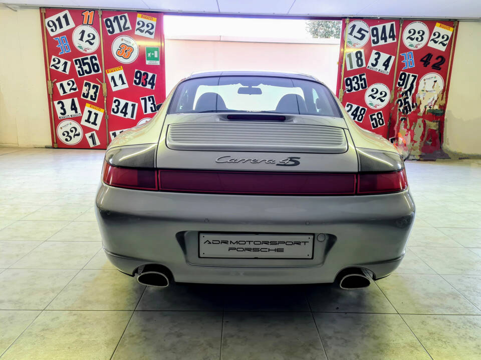 Image 4/23 de Porsche 911 Carrera 4S (2002)