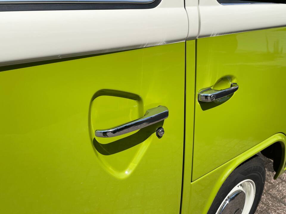 Image 18/73 of Volkswagen T2b Kombi (1978)