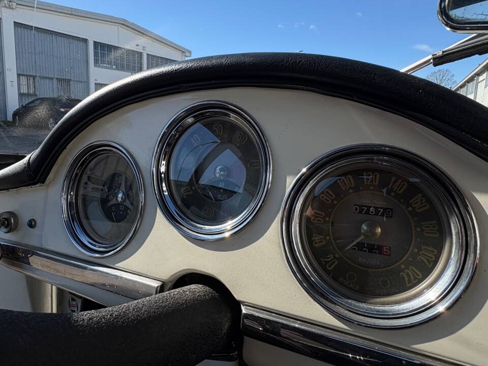 Image 9/23 of Alfa Romeo Giulia 1600 Spider (1963)