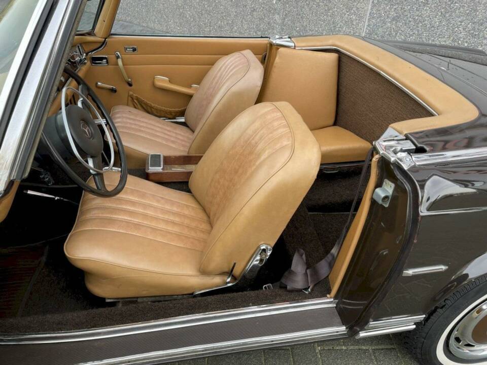 Immagine 23/36 di Mercedes-Benz 280 SL (1969)
