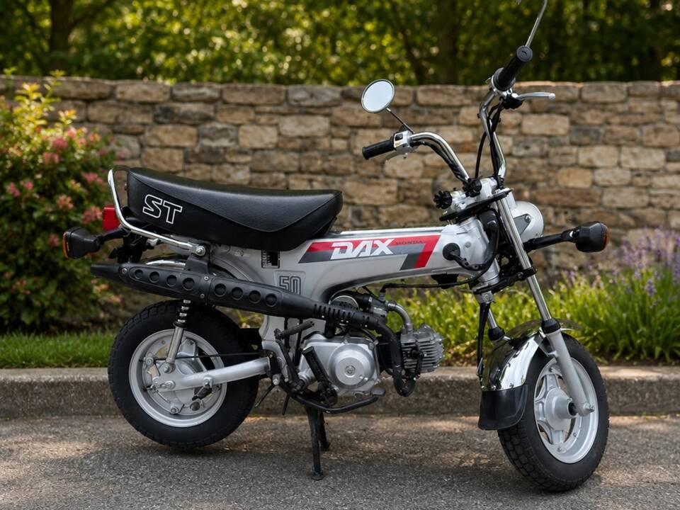 Image 2/5 of Honda ST 50 Dax (2000)