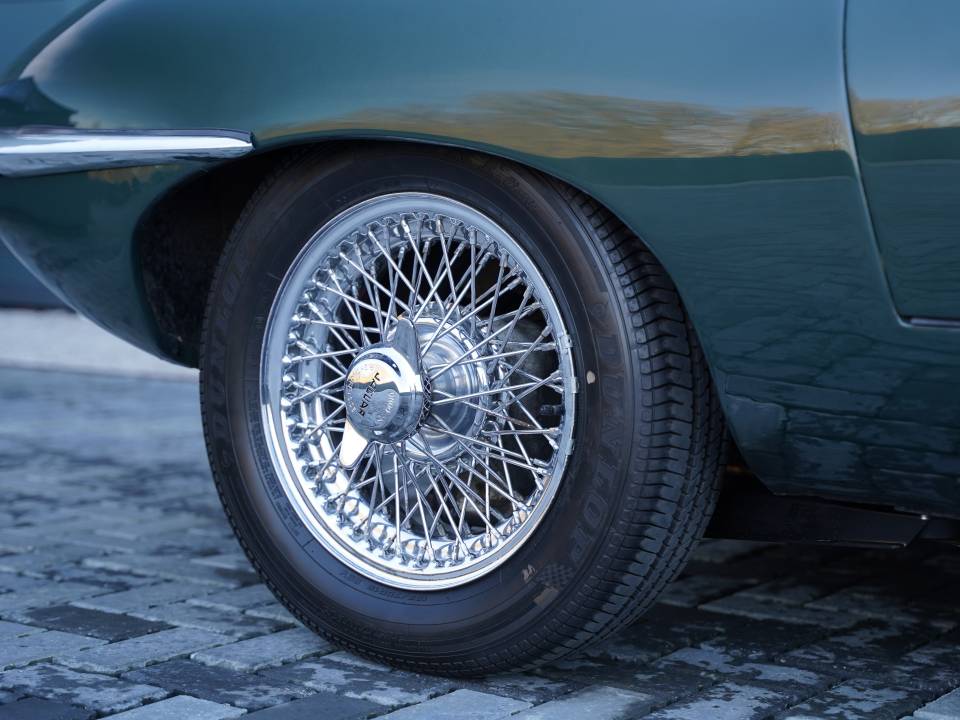 Image 33/50 de Jaguar E-Type 4.2 (1967)