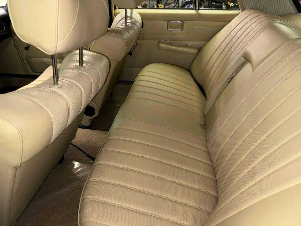 Immagine 6/21 di Mercedes-Benz 220 D (1974)