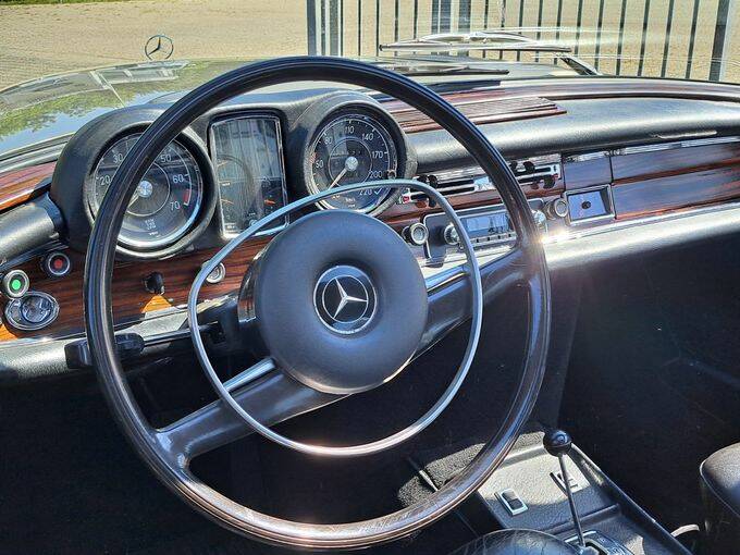 Imagen 33/52 de Mercedes-Benz 280 SE 3,5 (1970)