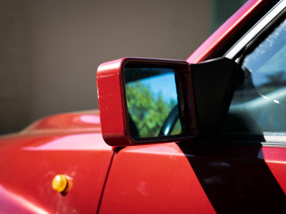 Image 58/63 of Lancia Delta HF Integrale Evoluzione II (1994)