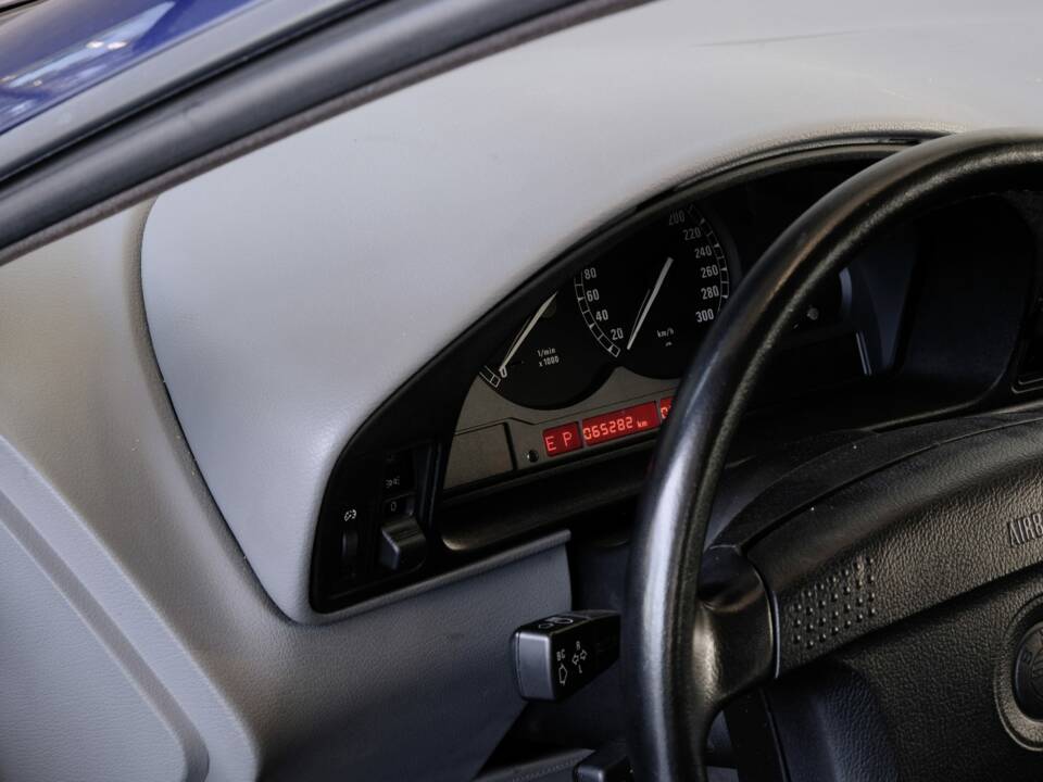 Imagen 13/37 de BMW 850i (1991)