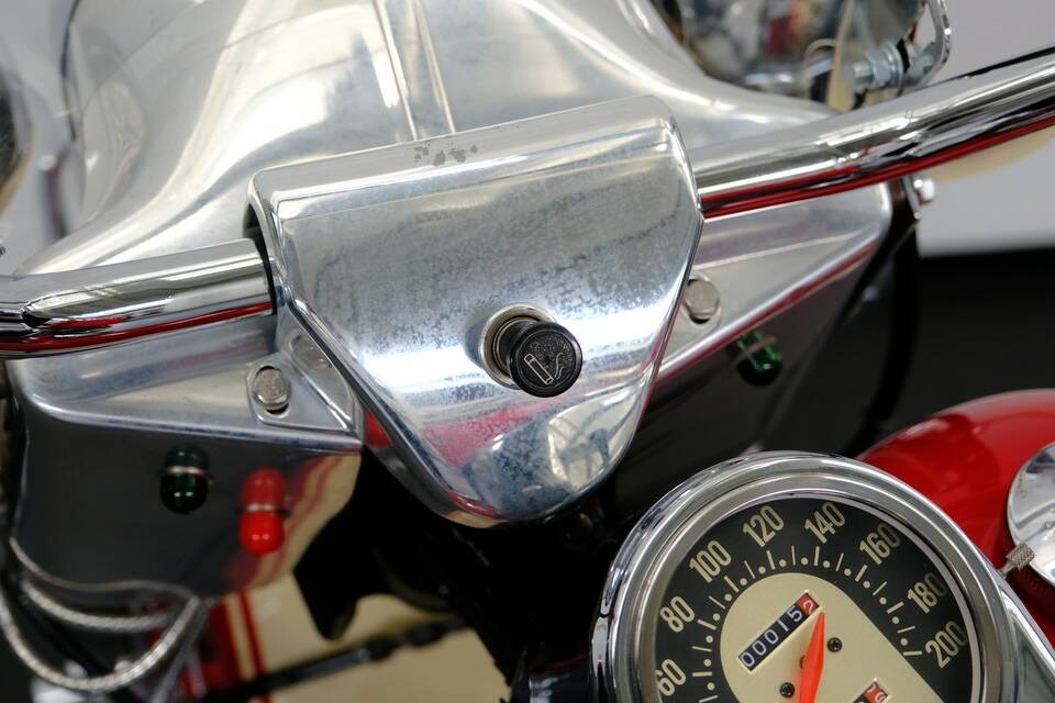 Image 61/75 of Harley-Davidson FL Panhead (1965)
