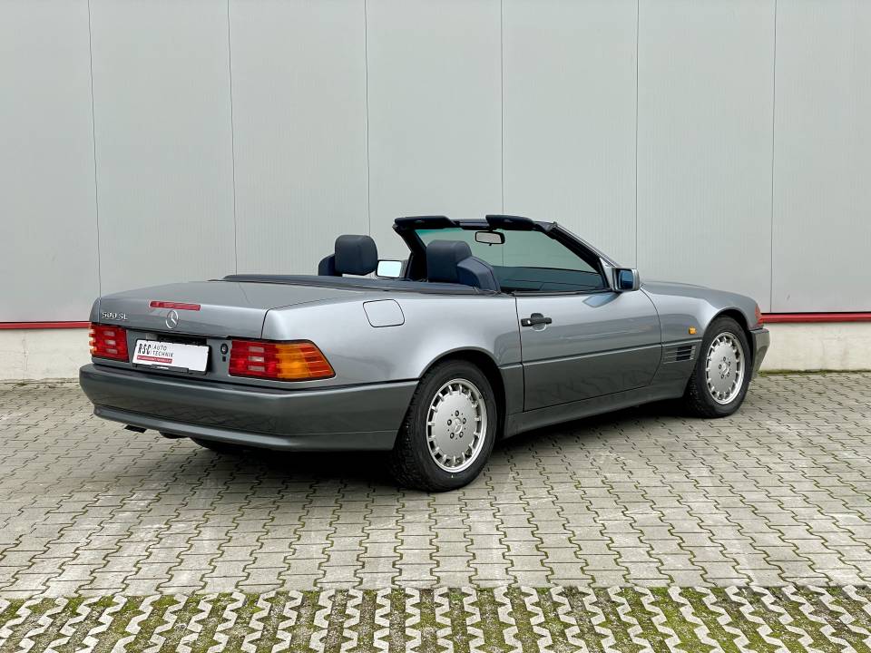 Image 9/46 of Mercedes-Benz 500 SL (1990)