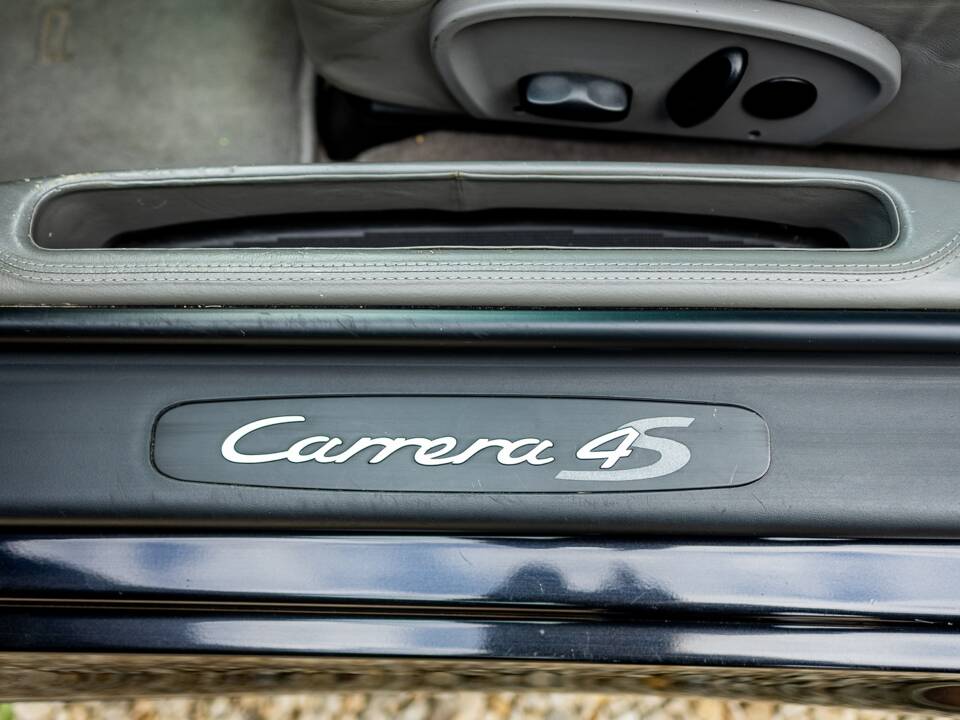 Image 29/50 of Porsche 911 Carrera 4S (2002)