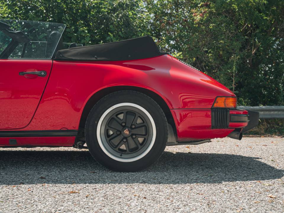 Afbeelding 22/50 van Porsche 911 Carrera 3.2 (1986)