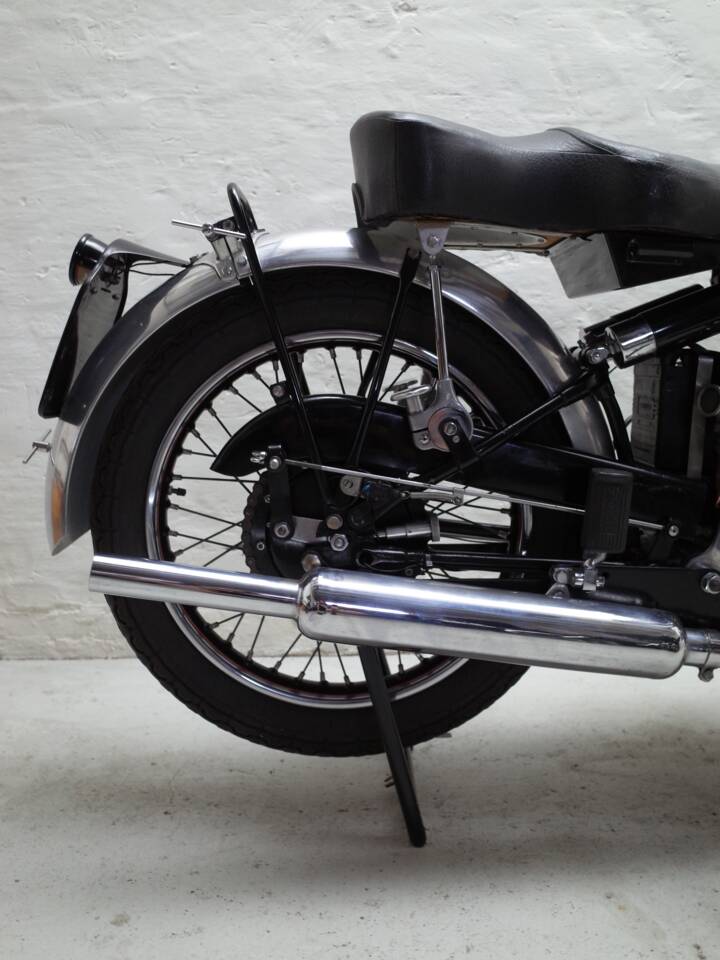 Image 15/24 of Vincent Rapide C (1949)