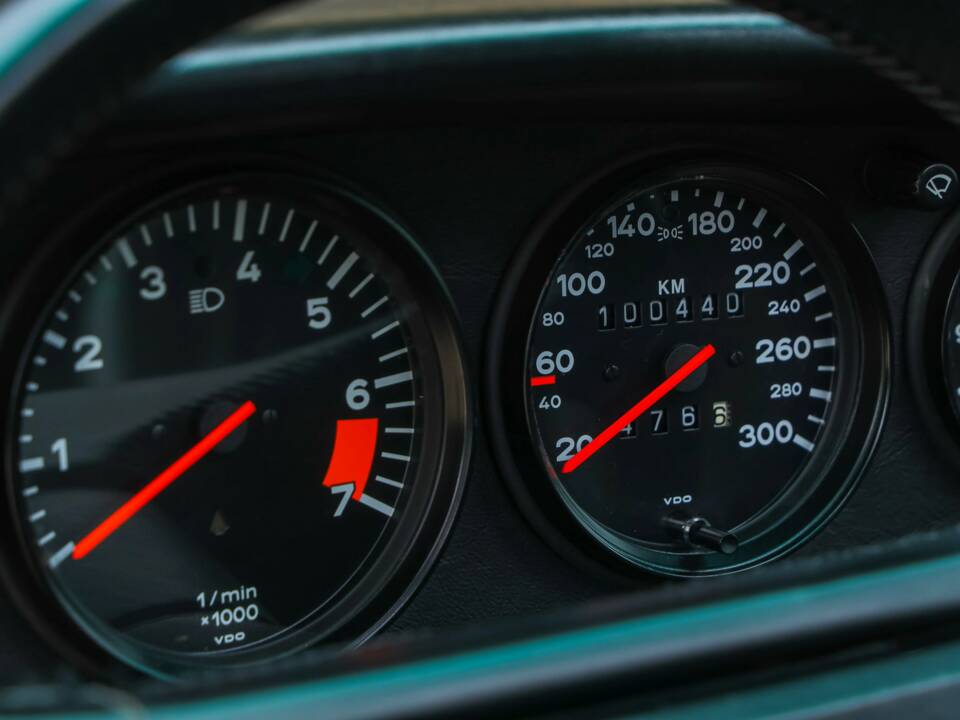 Afbeelding 44/50 van Porsche 911 Carrera 3.2 (1988)