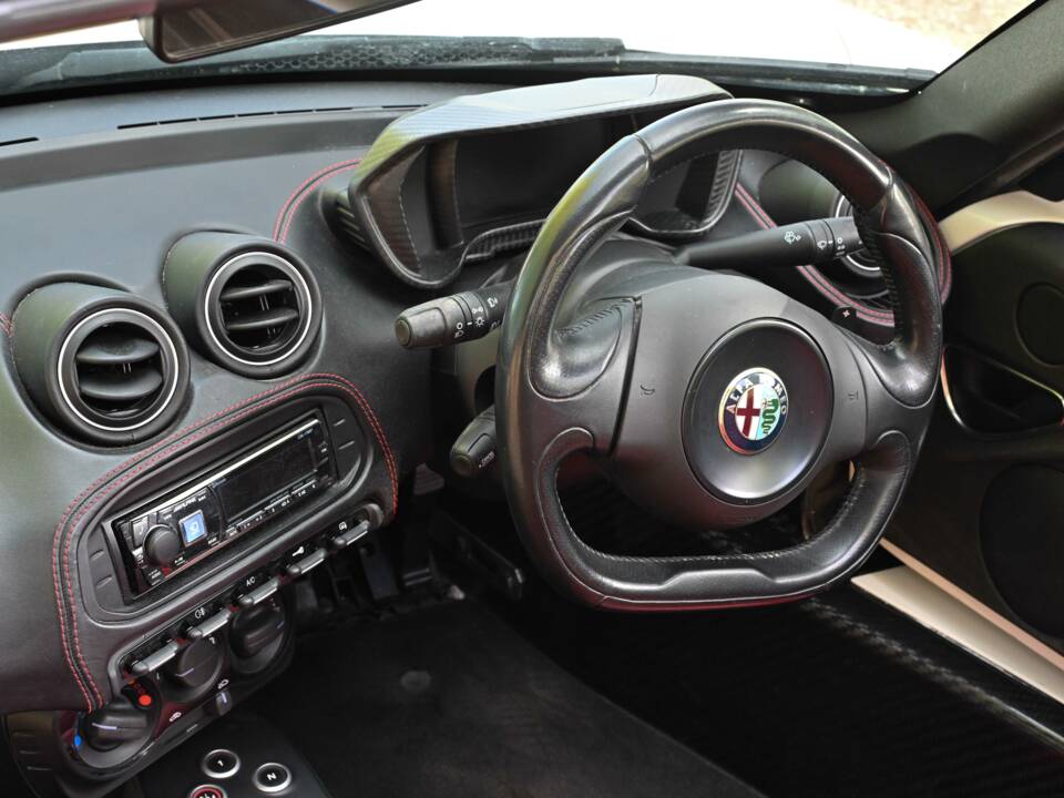 Image 30/50 of Alfa Romeo 4C Spider (2017)