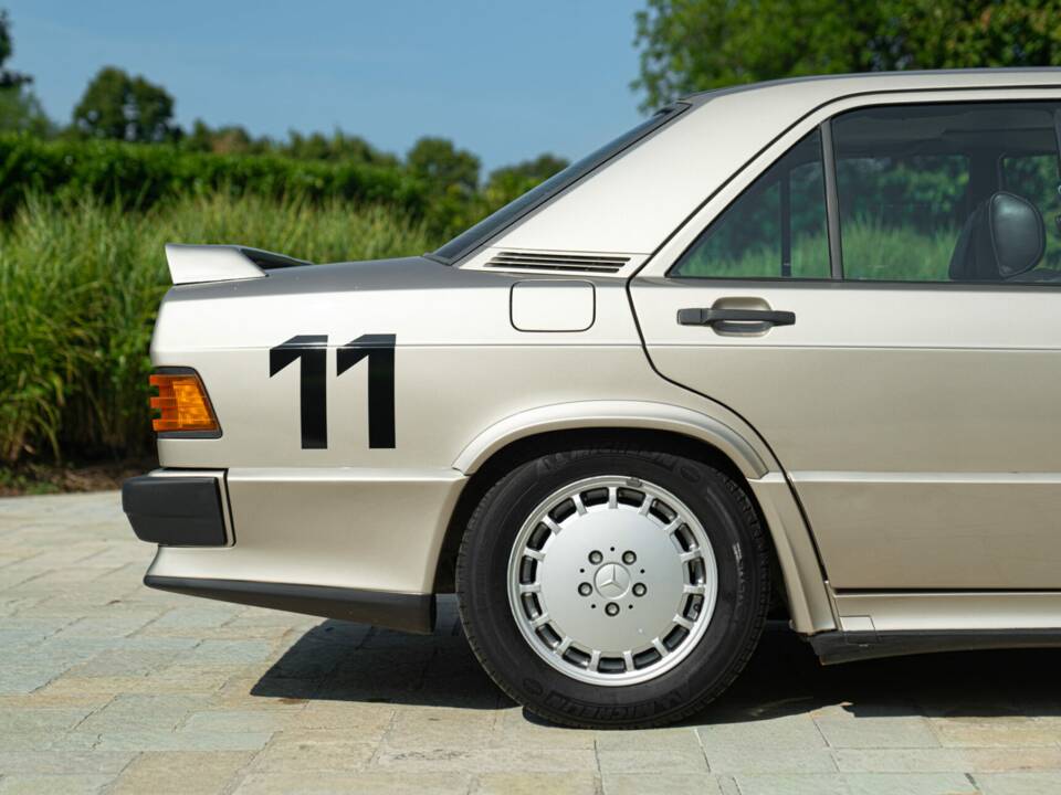 Image 22/50 of Mercedes-Benz 190 E 2.3-16 (1985)