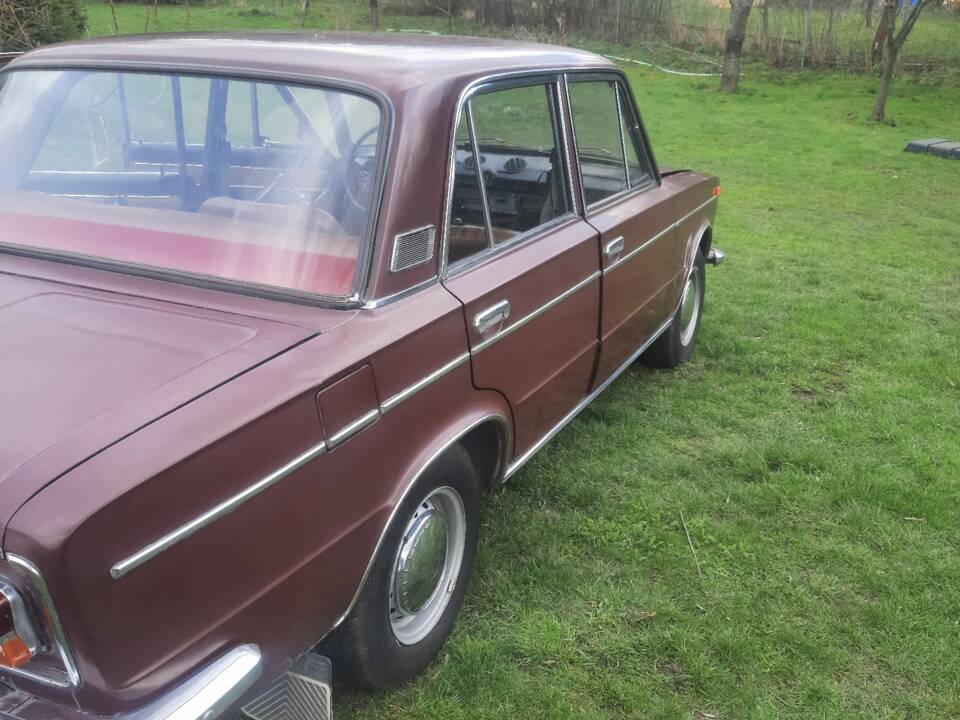 Image 13/17 of Lada 1500 (1974)