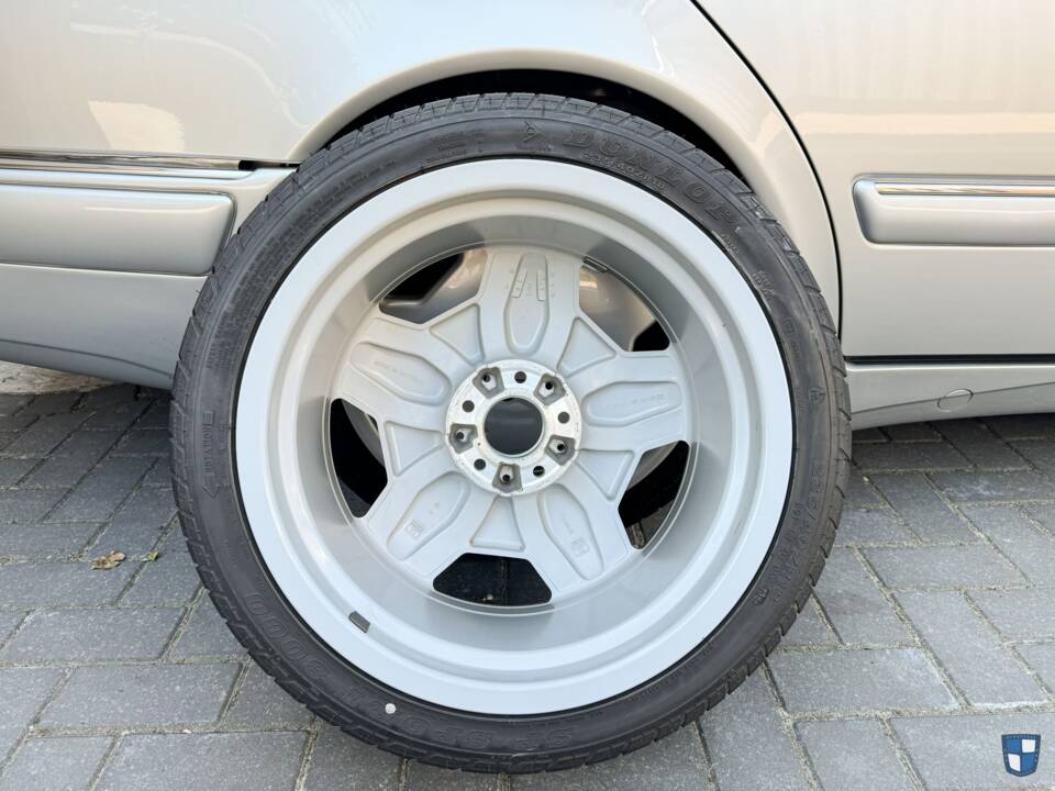 Image 33/98 de Mercedes-Benz E 50 AMG (1996)
