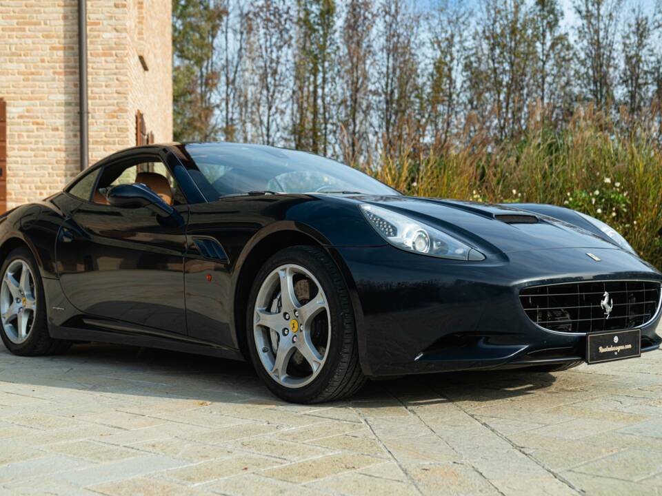 Bild 2/50 von Ferrari California (2010)