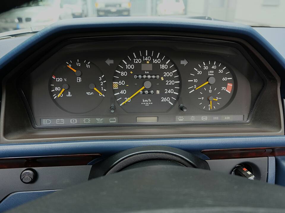 Image 20/69 of Mercedes-Benz E 320 (1994)