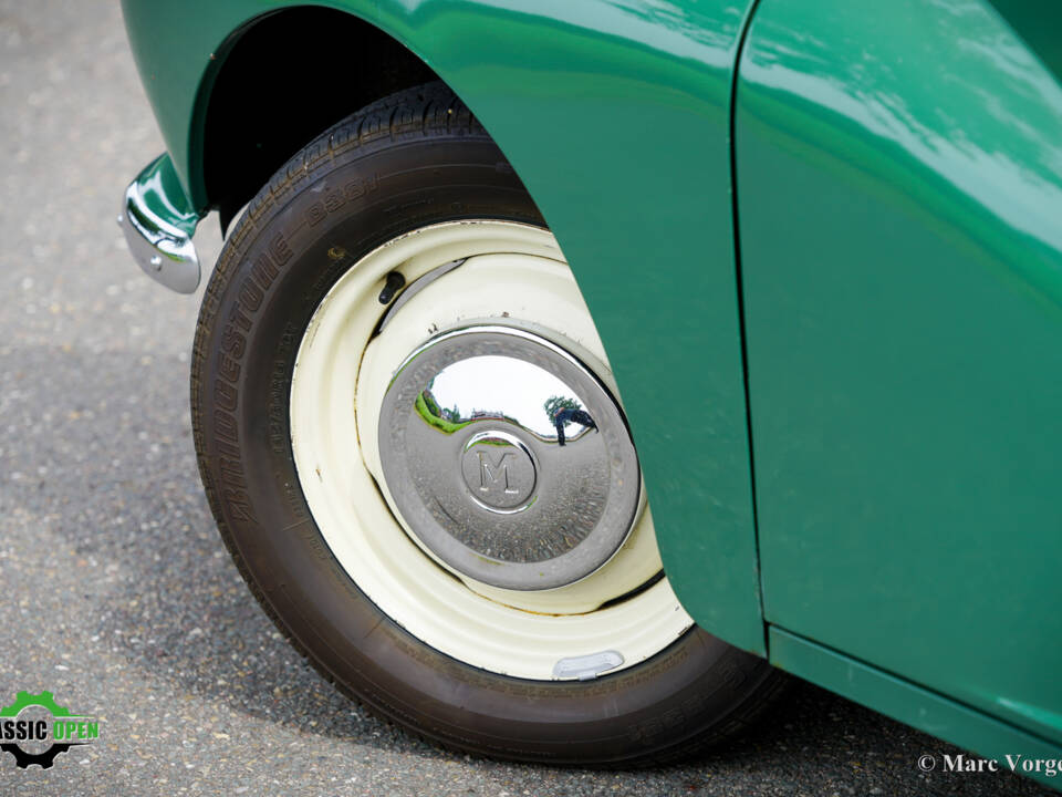 Image 38/43 of Morris Minor 1000 Traveller (1965)