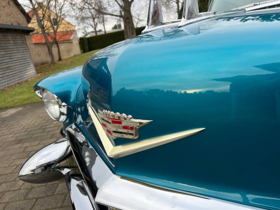Bild 15/16 von Cadillac Eldorado Biarritz (1955)