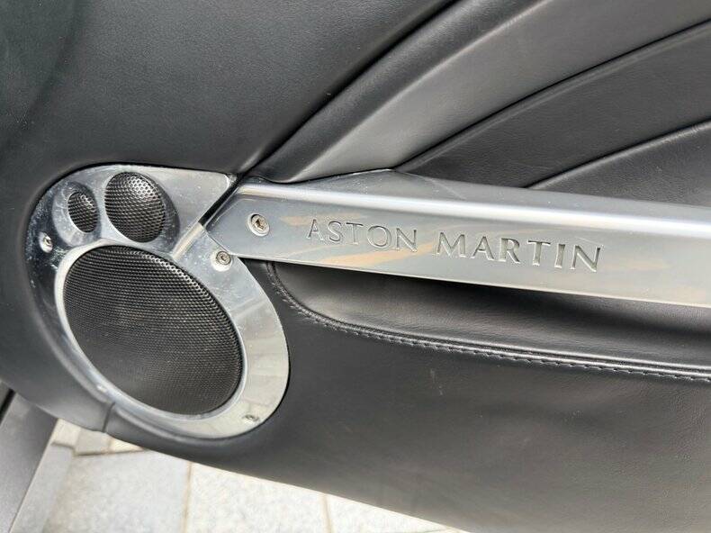 Image 45/49 of Aston Martin V12 Vanquish S (2005)