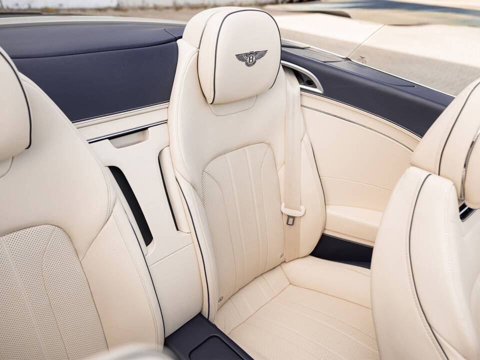 Imagen 11/22 de Bentley Continental GTC V8 (2020)